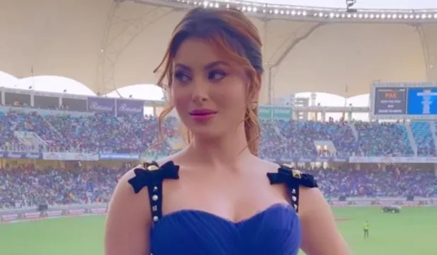 Urvashi Rautela gives a standing ovation for Virat Kohli at India VS Pakistan Asia cup 2022