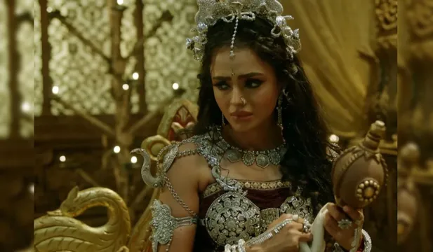 Inspired by her character Kadru, Parul Chauhan does her own makeup on Sony SAB's 'Dharm Yoddha Garud'