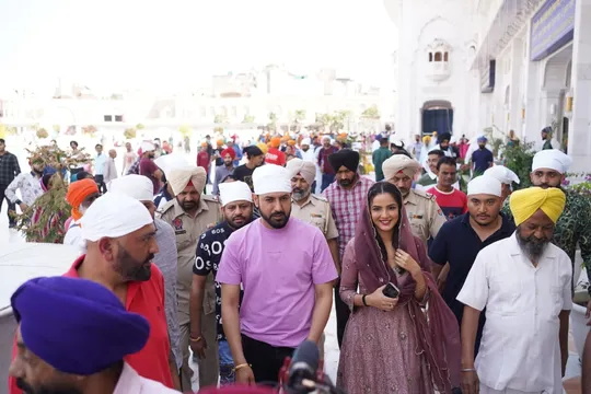 Jasmin and Gippy explore the city of Amritsar as they promote their film Honeymoon