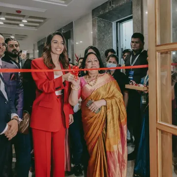 Ofis Square Commences The Bold Beginning Of Futuristic Co-working Recently inaugurated by Miss World 2017 & Film Actor, Manushi Chhillar, Ofis Square breaks the norms of traditional offices by creating a technology loaded, collaborative workspace for corporates and startups.