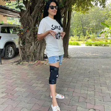 Sanjog star Kamya Panjabi continues to shoot even after getting a hairline fracture