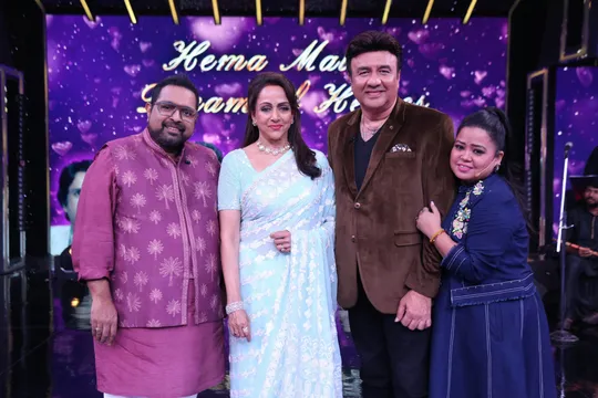 Legendary singer Nitin Mukesh and Bollywood's dream girl Hema Malini grace the special episode of Sa Re Ga Ma Pa Li'l Champs
