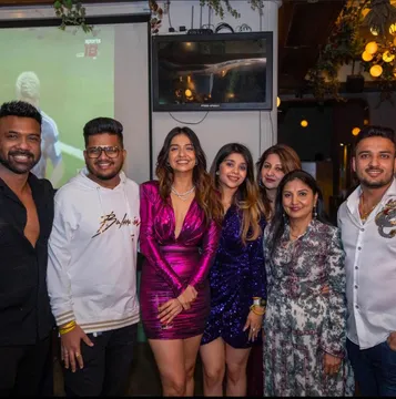 Love is what bind us!! Absolutely true 😍 just @divyaagarwal_official having the time of her life with her loved ones ❤️