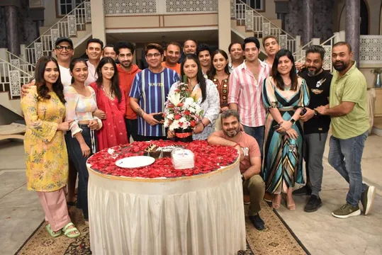 The cast and crew of YRKKH celebrate actress Pragati Mehra’s birthday