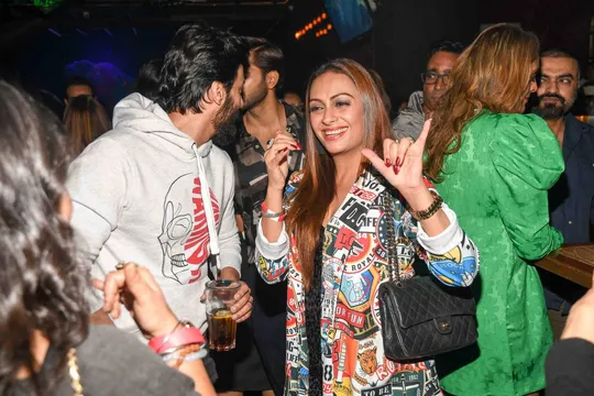 Dabbang Dulhania Rajesh ne chakhe chhapan Pakwaan!