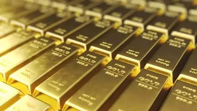 Gold prices touch record high amid global uncertainties