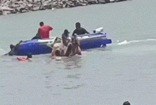 Seven pilgrims drown in Dwarka, one dead, six rescued