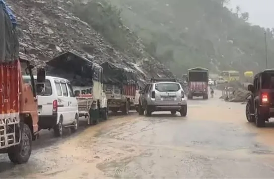 Traffic jams, roadblocks disrupt travel on Chd-Manali highway