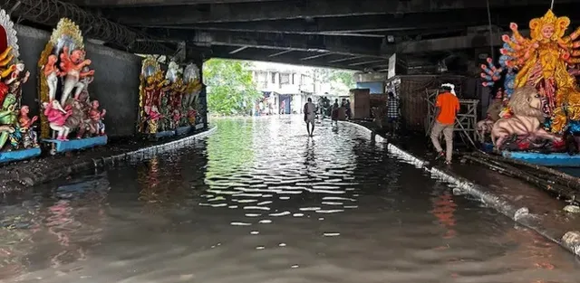 Heavy Rain Cripples Kolkata Ahead of Durga Puja; Streets Flooded, 5 Dead from Electrocution