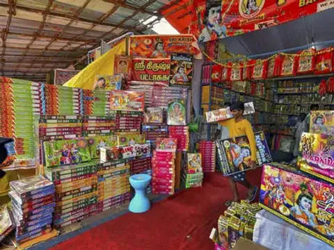 Thousands of stalls selling crackers in Gujarat pending fire NOC
