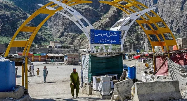 15 Afghan civilians, Taliban commander, 6 Pak troops killed in fresh border clashes: Reports