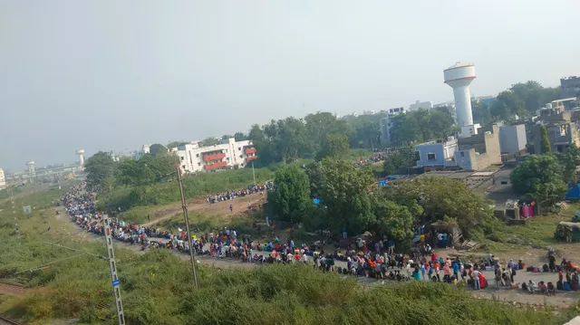 Massive Festive Rush at Surat’s Udhna Station as Migrant Workers Head Home for Diwali