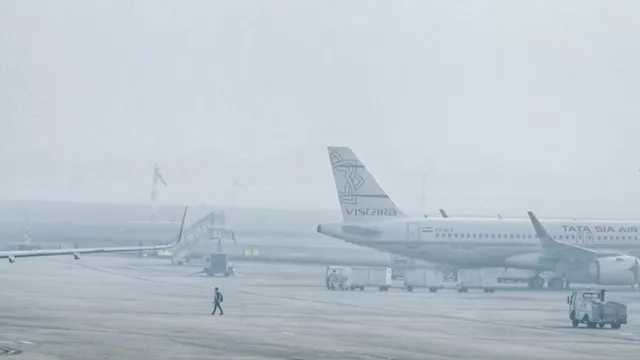Dense Fog disrupts visibility in Delhi-NCR, airport and airlines issue travel advisories