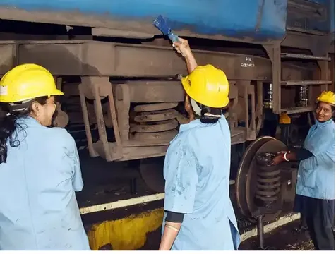 Gujarat Raises Daily Work Hours To 10