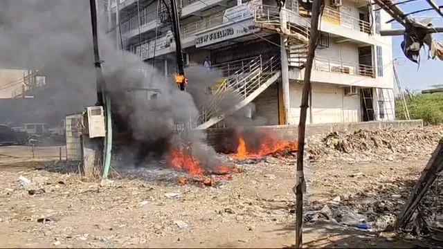 અંકલેશ્વર: મહાવીર ટર્નિંગ નજીક વીજ ટ્રાન્સફોર્મરમાં આગ, ફાયર વિભાગે મેળવ્યો કાબુ