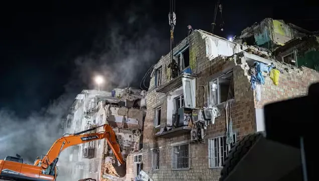 રશિયાએ કિવમાં રહેણાંક ઇમારત પર હુમલો કર્યો, '4 બાળકો સહિત 22 લોકો માર્યા ગયા'