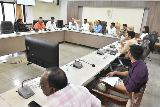 ભરૂચ: ક્લેક્ટર કચેરી ખાતે જિલ્લા સંકલન અને ફરિયાદ નિવારણ સમિતિની બેઠક યોજાઈ