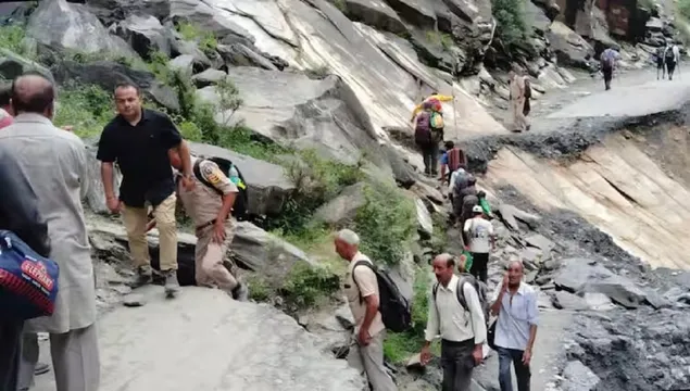 હિમાચલમાં મણિમહેશ યાત્રામાં ફસાયેલા યાત્રાળુઓ ઘરે પરત ફરયા, 15,000 લોકો રવાના