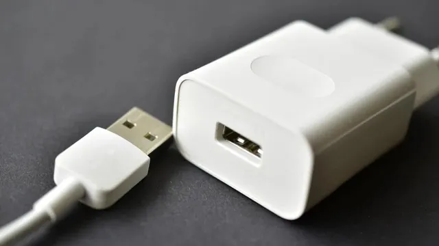 સફેદ રંગના જ કેમ હોય છે સ્માર્ટફોનના ચાર્જર? 99% લોકો નથી જાણતા કારણ