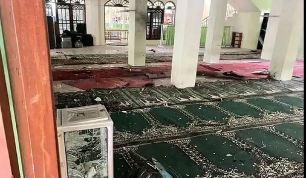 ઇન્ડોનેશિયાની મસ્જિદમાં ભયાનક વિસ્ફોટ: નમાઝ દરમિયાન ફાટ્યો બોમ્બ, 60 જેટલા લોકો ઘાયલ