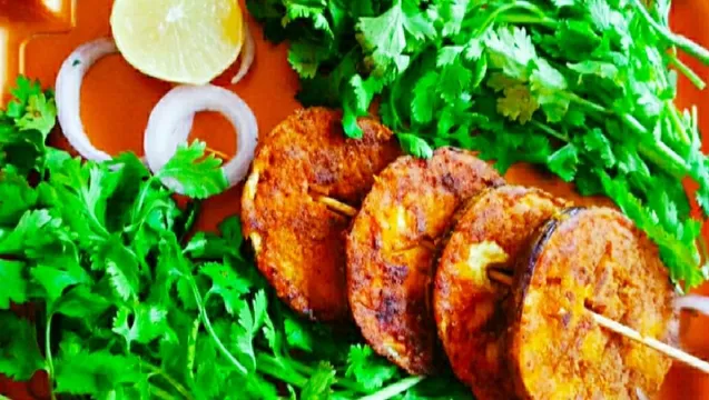 શિયાળામાં બનાવો લાજવાબ બેંગન ભાજા: જાણો સરળ અને મસાલેદાર રેસીપી