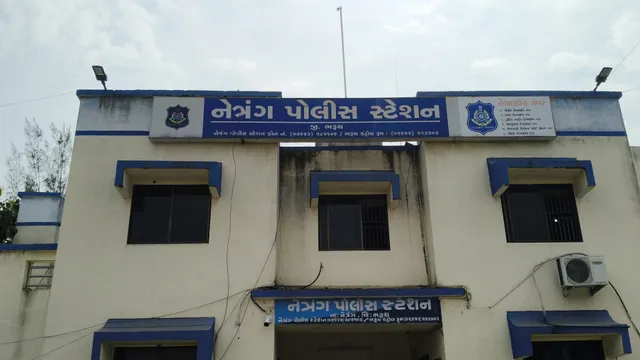 ભરૂચ: નેત્રંગમાં 10 વર્ષીય બાળકીના મોત બાદ પરિવારના આક્ષેપોએ ઉઠાવ્યા પ્રશ્નો, પોલીસે પ્રાથમિક તપાસમાં દુષ્કર્મની વાત નકારી