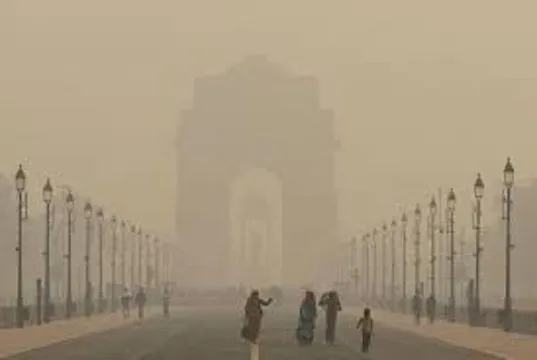 રાજધાની દિલ્હીમાં પ્રદૂષણમાં વધારો,  AQI 500ને પાર, ધૂમ્મસ અને ઠંડીનો ત્રિપલ એટેક