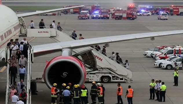 ટેકઓફ બાદ એન્જિન ફેઇલ: એર ઇન્ડિયા વિમાનનું દિલ્હીમાં ઈમરજન્સી લેન્ડિંગ