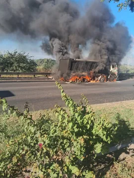 અંકલેશ્વર : NH 48 પર મુલદ ટોલપ્લાઝા નજીક ટ્રકમાં આગ ફાટી નિકળતા દોડધામ, ટ્રકચાલકનો આબાદ બચાવ