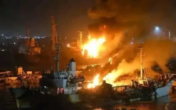 સાઉદી અરેબિયાએ યમનના દરિયાકિનારે લંગરાયેલા યુએઈના બે જહાજો પર કર્યો હવાઈ હુમલો