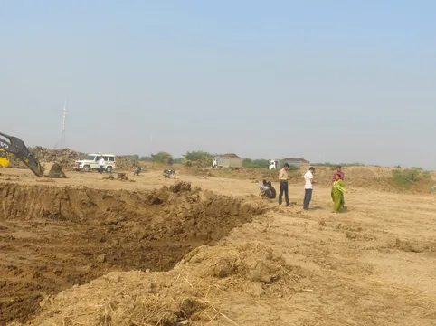 ભરૂચ: વાગરાના અલાદર પાસે માટી ચોરી કૌભાંડ, આઠ વાહનો સહિત 3 કરોડનો મુદામાલ જપ્ત કરાયો