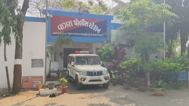 ભરૂચ : સાયખા એન્વાયરો  કંપનીમાં ગરમ પાઉડર ઉડતા 24 વર્ષીય કામદાર દાઝી ગયો, સારવાર અર્થે ખાનગી હોસ્પિટલ ખસેડાયો