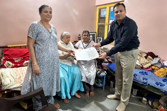 ભરૂચ : શુકલતીર્થ ગામે નર્મદા પરિક્રમાવાસીઓની સેવા કરનાર 2 બહેનોનું રાજ્ય સરકાર દ્વારા કરાયુ સન્માન