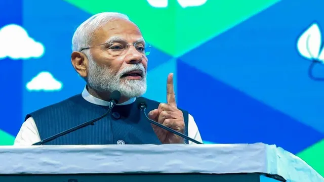 ગુજરાતમાં વડાપ્રધાન મોદીએ સૂર્ય ઘર યોજનાના લાભાર્થીની લીધી મુલાકાત, મેટ્રોમાં કરી મુસાફરી