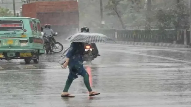 વલસાડમાં થયેલા વરસાદ બાદ હવામાન વિભાગે આગામી છ દિવસ માટે રાજ્યના વિવિધ ભાગોમાં વરસાદની આગાહી કરી