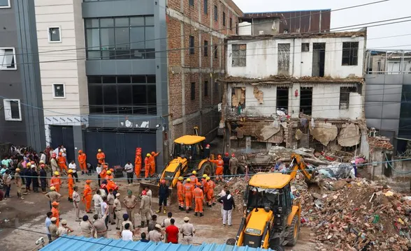 દિલ્હીના જહાંગીરપુરીમાં એક ઇમારત થઈ ધરાશાયી, 3ના લોકોના મોત