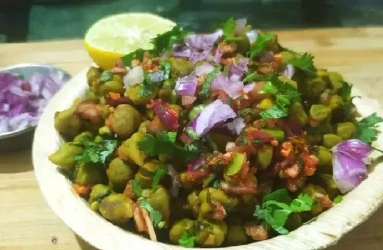 શિયાળામાં હેલ્ધી અને ટેસ્ટી લીલા ચણા ચાટ નાસ્તામાં છે શ્રેષ્ઠ,તે સ્વાસ્થ્ય માટે પણ ફાયદાકારક