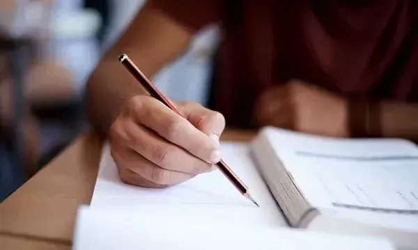 છેલ્લા પાંચ વર્ષના પેપરો ઉકેલવાના ઘણા છે ફાયદા, ધોરણ 10 અને 12ના વિદ્યાર્થીઓએ તેમને ઉકેલવા જ જોઈએ.