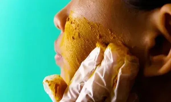 જો તમે પણ ત્વચાની સુંદરતા માટે હળદરનો ઉપયોગ કરી રહ્યા છો, આ મહત્વની બાબત ખાસ જાણી લો.