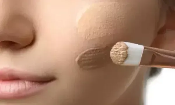 શું તમારી સ્કિન વધારે ડ્રાય છે, તો મેકઅપ લગાવવા માટે આ ટિપ્સ અપનાવો...