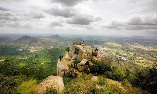 જો તમે વેલેન્ટાઈન વીક પર તમારા પાર્ટનર સાથે ફરવા જવાનું વિચારી રહ્યા છો, તો આ સ્થળોની મુલાકાત લઈ શકાય.