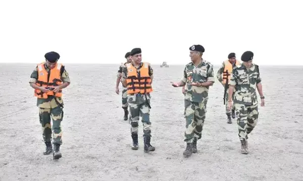 સીમા સુરક્ષા દળના વડાએ ભુજના સરહદી વિસ્તારોની લીધી મુલાકાત