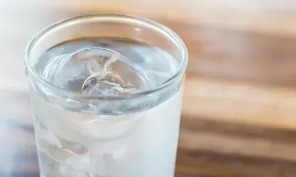 જો તમે પણ ઉનાળામાં ઠંડુ પાણી ખૂબ પીતા હોવ તો તેના ગંભીર ગેરફાયદાને જાણી લો.