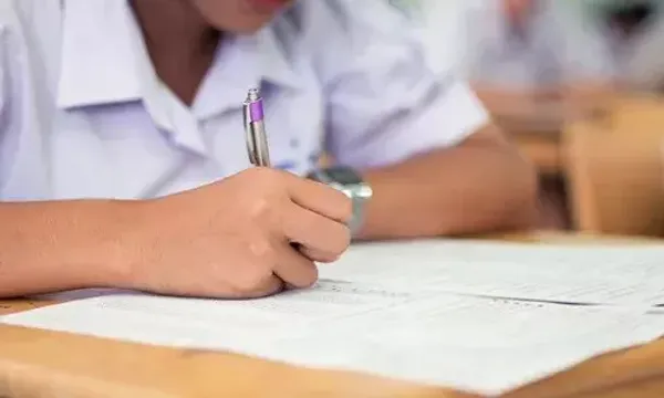 બોર્ડની પરીક્ષા દરમિયાન આ બાબતોનું રાખો ખાસ ધ્યાન, તો સમયસર પેપર પૂર્ણ થશે...