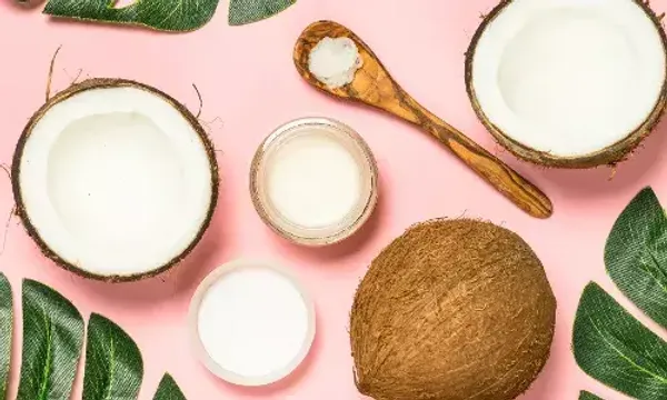 જો તમે ઉનાળામાં પણ તમારા ચહેરાને ચમકદાર રાખવા માંગતા હોવ તો કોકોનટ મિલ્ક ફેશિયલ ટ્રાય કરો.