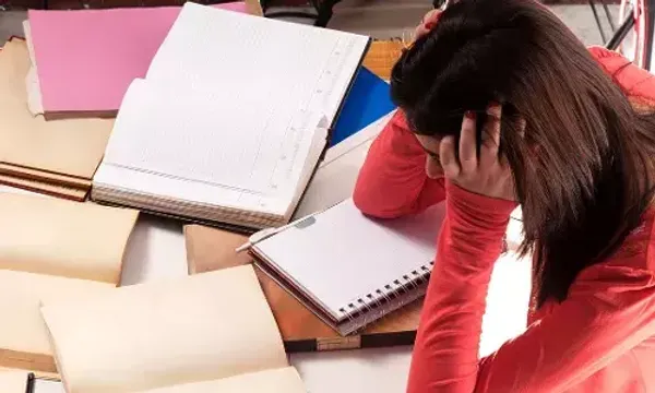 પરીક્ષાઓની ચિંતા બાળકોના માનસિક સ્વાસ્થ્યને અસર કરી શકે છે, આ રીતે તેમના તણાવને દૂર કરો