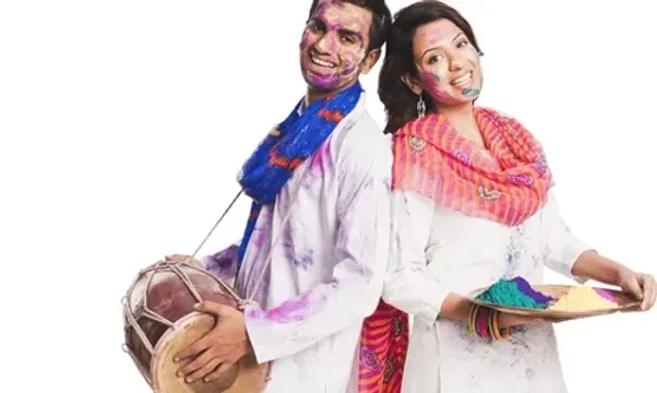 નવપરિણીત યુગલો આ રીતે પણ તેમની પ્રથમ હોળી-ધૂળેટીનો તહેવાર ઉજવવાનો પ્લાન કરી શકે છે...