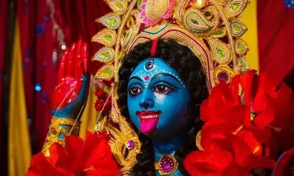 કાળી ચૌદશ પર આ રીતે કરજો દેવી-દેવતાની પૂજા, મહાકાળીના મળશે આશીર્વાદ...