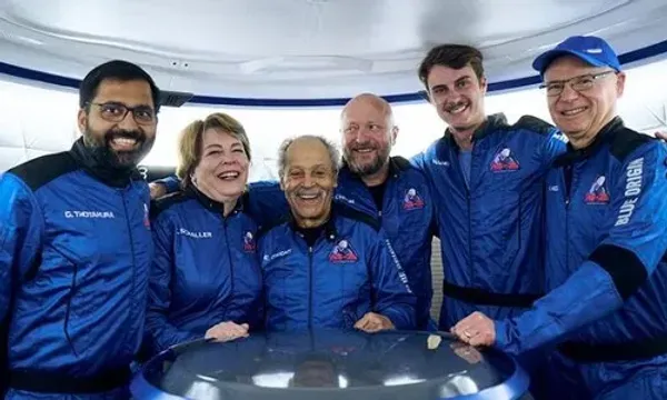 ભારતીય પાયલોટ કેપ્ટન ગોપી થોટાકુરાએ રચ્યો ઈતિહાસ, ,બ્લુ ઓરિજિન સાથે અંતરીક્ષમાં ભરી ઉડાન