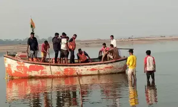 વડોદરા : નવા વર્ષનો પહેલો જ દિવસ માતમમાં ફેરવાયો, દિવેર નદીના વહેણમાં 4 યુવકો તણાયા, શોધખોળ શરૂ....